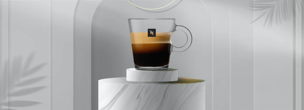 cafea făcută cu espressorul nespresso de longhi essenza mini